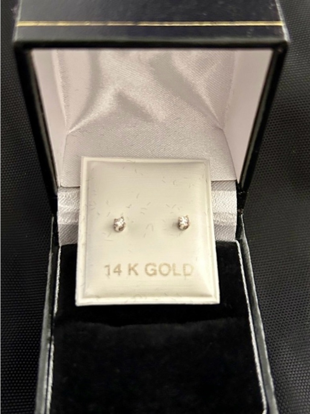 14K white Gold real Diamond Stud Earrings in Presentation Box
